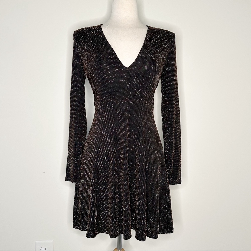 FINAL PRICE❗️CLOSET CLOSING Express Black and Gold Sparkly Fit and Flare Dress
